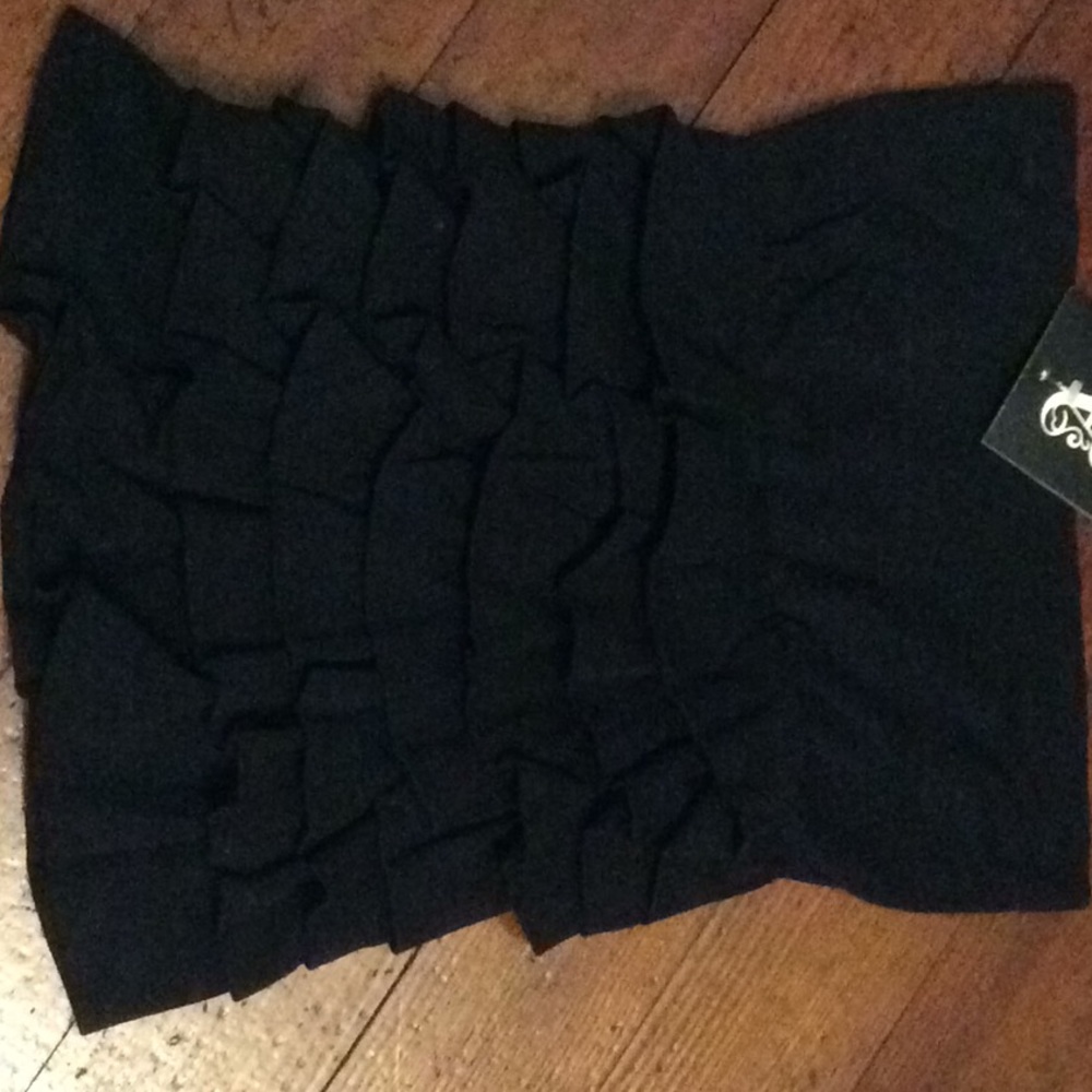 Black ruffle skirt by AnM